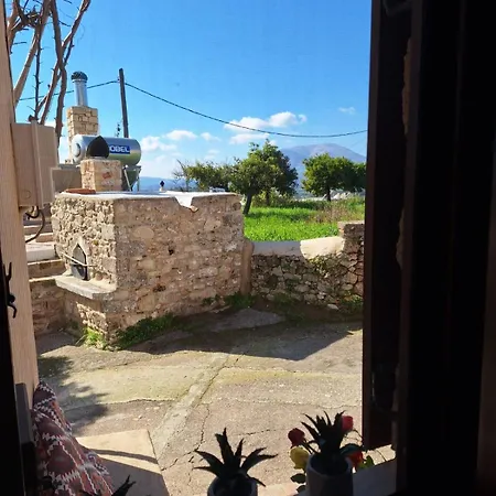 Nyaraló Thelya's Stone House