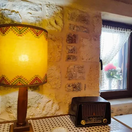 Nyaraló Thelya - Stone House *