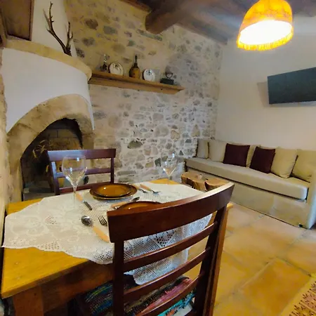 Thelya's Stone House Apollona