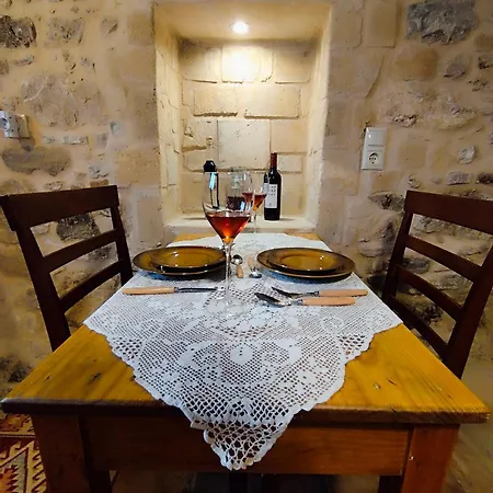 Thelya - Stone House Apollona