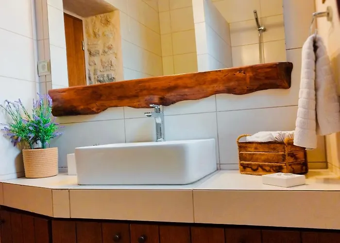 Thelya - Stone House *