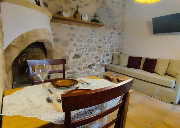 Thelya - Stone House Apollona