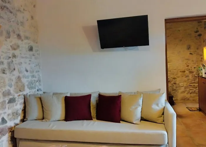 Thelya - Stone House بيت للعطل